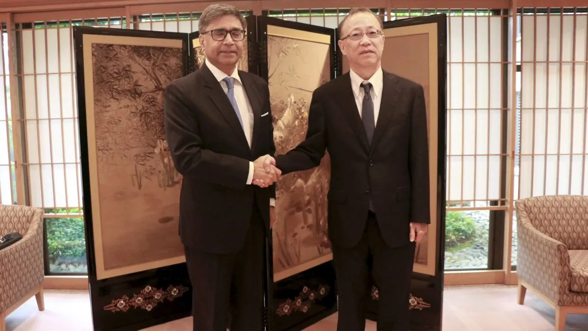 विक्रम मिसरी (बाएं), भारत के विदेश सचिव।- India TV Hindi