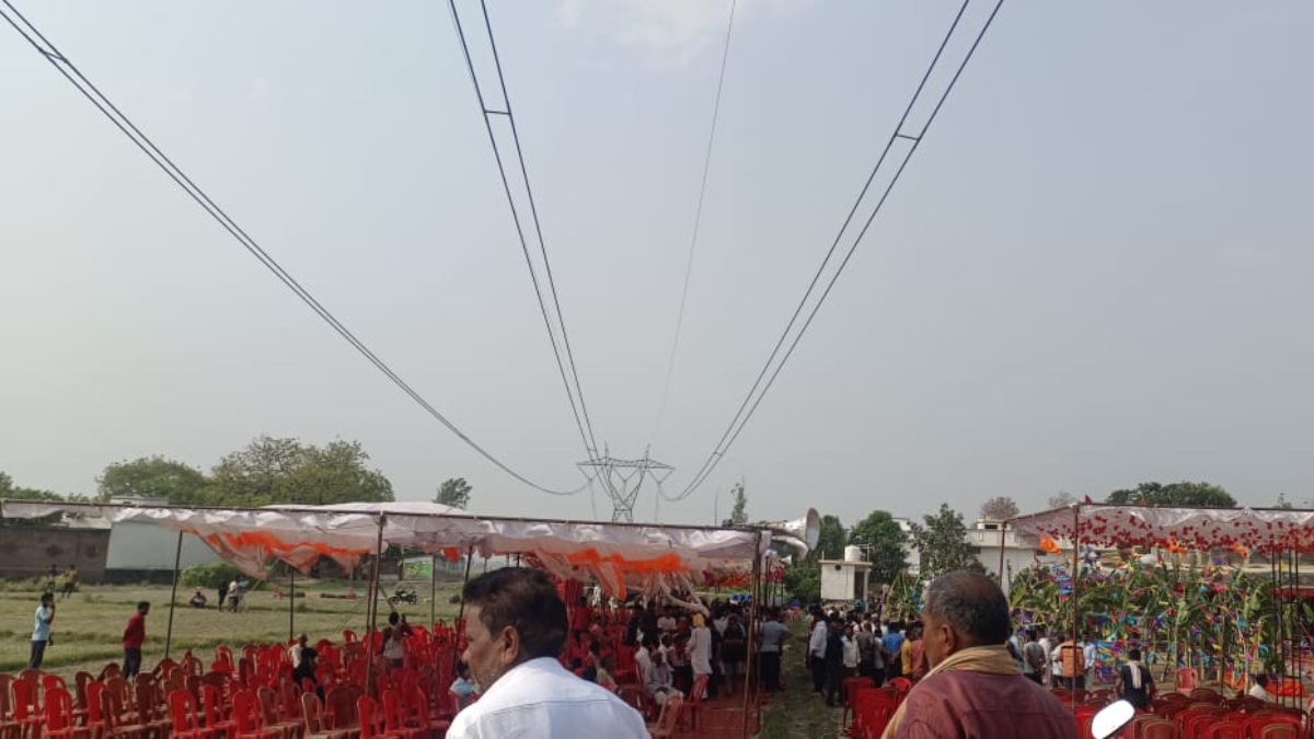 यूपी के गाजीपुर में दिल दहलाने वाला हादसा, हाइटेंशन तार की चपेट में आने से 4 की मौत, पूजा की तैयारी कर रहे थे