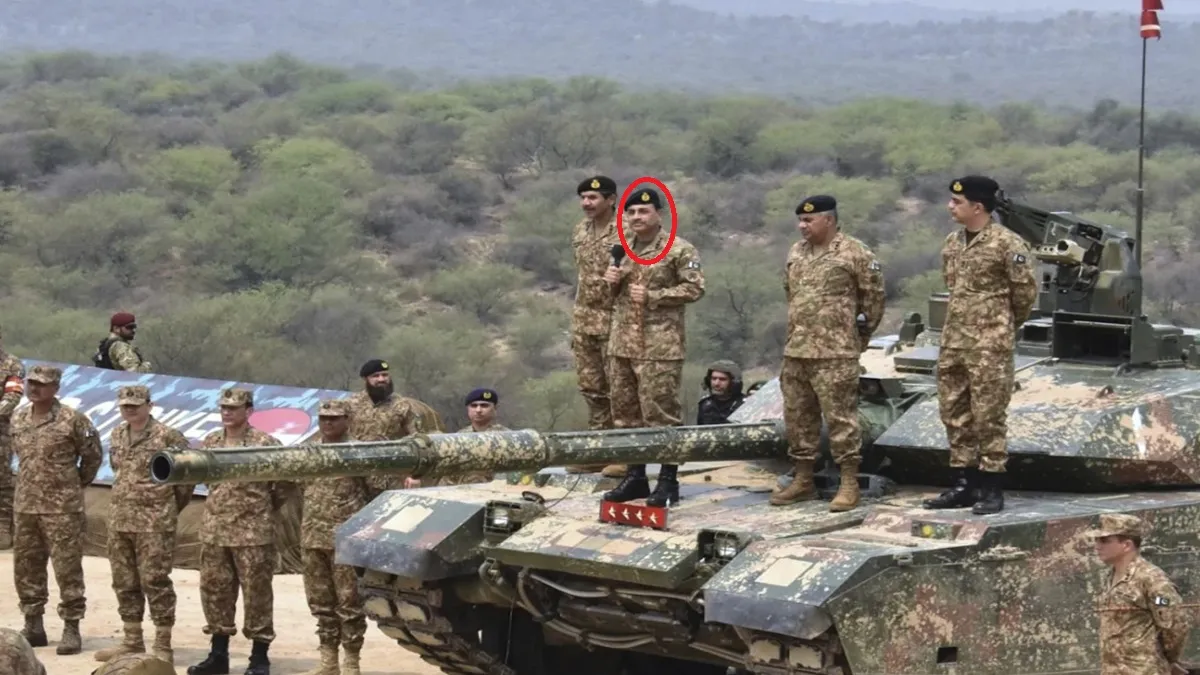 पाकिस्तान के आर्मी चीफ असीम मुनीर (लाल घेरे में)- India TV Hindi