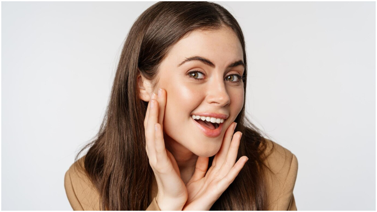 रात में सोने से पहले त्वचा पर लगाए ये चीजें, लौट आएगा खोया हुआ निखार रात में सोने से पहले त्वचा पर लगाए ये चीजें, लौट आएगा खोया हुआ निखार