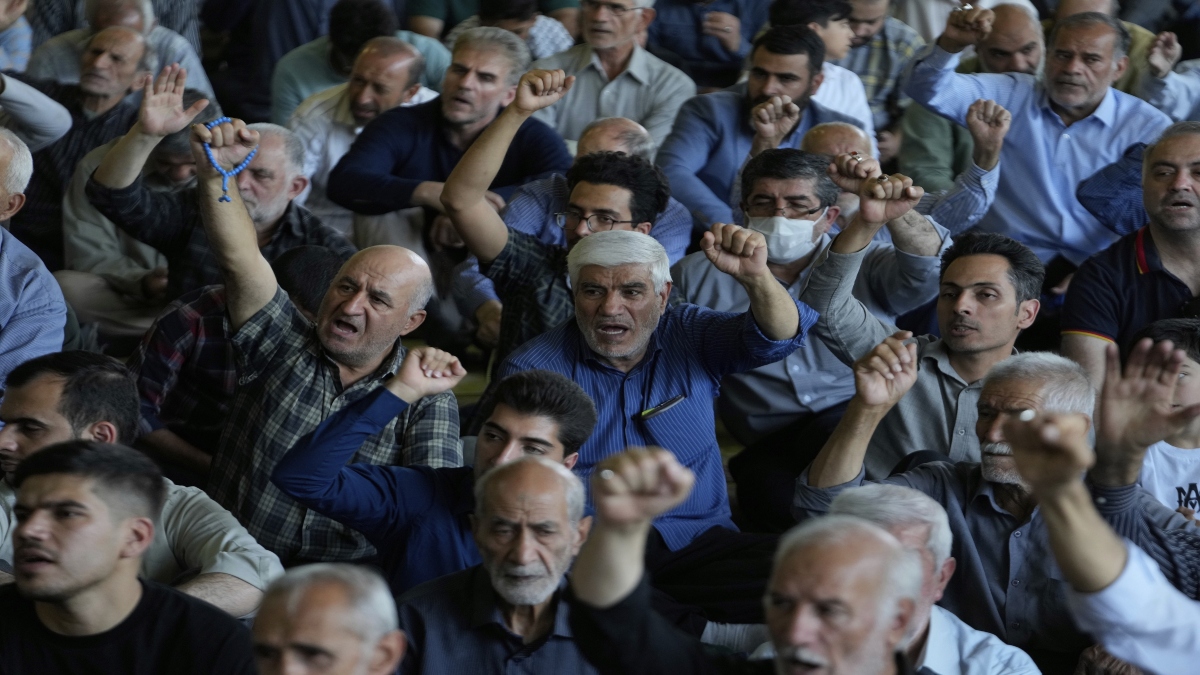 Iran Israel War भारत ने शुरू किया रेस्क्यू ऑपरेशन, कंट्रोल रूम और हेल्पलाइन नंबर जारी 6 ईरान में फंसे भारतीयों को निकालने के लिए सरकार ने बनाया कंट्रोल रूम, जारी हुए हेल्पलाइन नंबर - India Tv Hindi