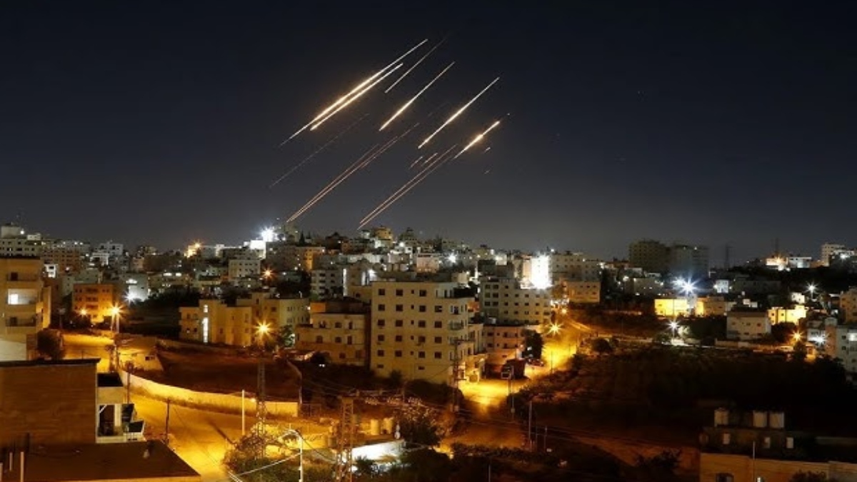 Israel-Iran War LIVE: ईरान ने रात भर बरसाईं मिसाइलें, इजरायल ने दी चेतावनी-‘अब होगा भीषण युद्ध, तैयार रहो’