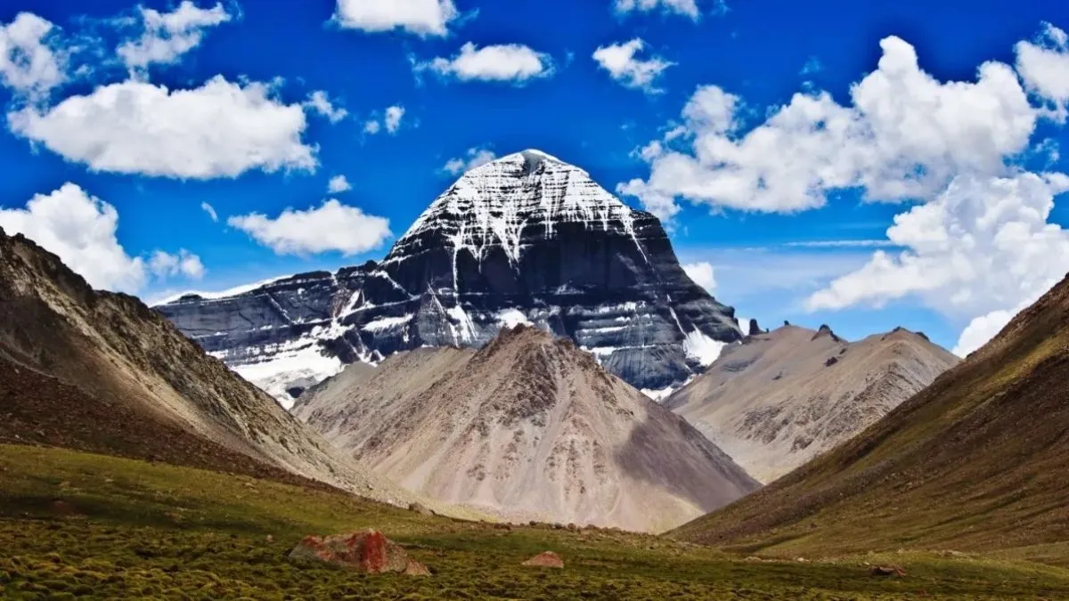 Kailash Mansarovar: आज से शुरू हुई कैलाश मानसरोवर यात्रा, जान लें इसका धार्मिक महत्व कैलाश मानसरोवर- India TV Hindi