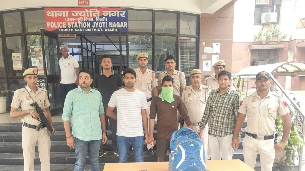 दिल्ली में 5वीं मंजिल से लड़की को फेंकने वाला तौफीक यूपी से गिरफ्तार, बुर्का पहनकर नेहा की कर दी थी हत्या आरोपी तौफीक - India TV Hindi