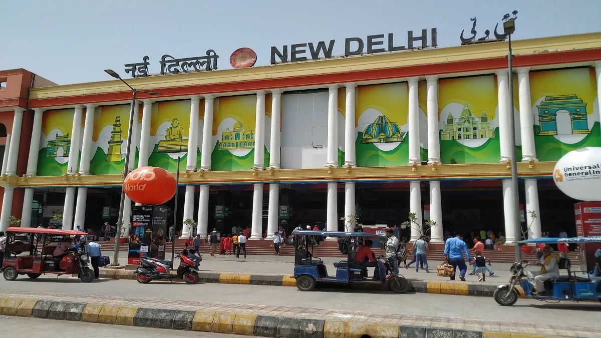 नई दिल्ली रेलवे स्टेशन पर पार्किंग चार्ज से आपमें हो सकता है स्पार्क! रहेंगे अलर्ट तो बच जाएंगे