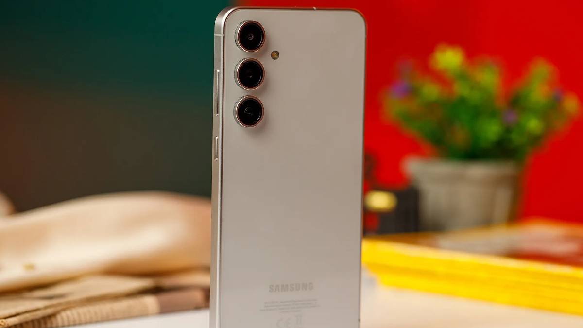 Samsung Galaxy S24 FE की औंधे मुंह गिरी कीमत, 41% का हुआ बड़ा Price Cut