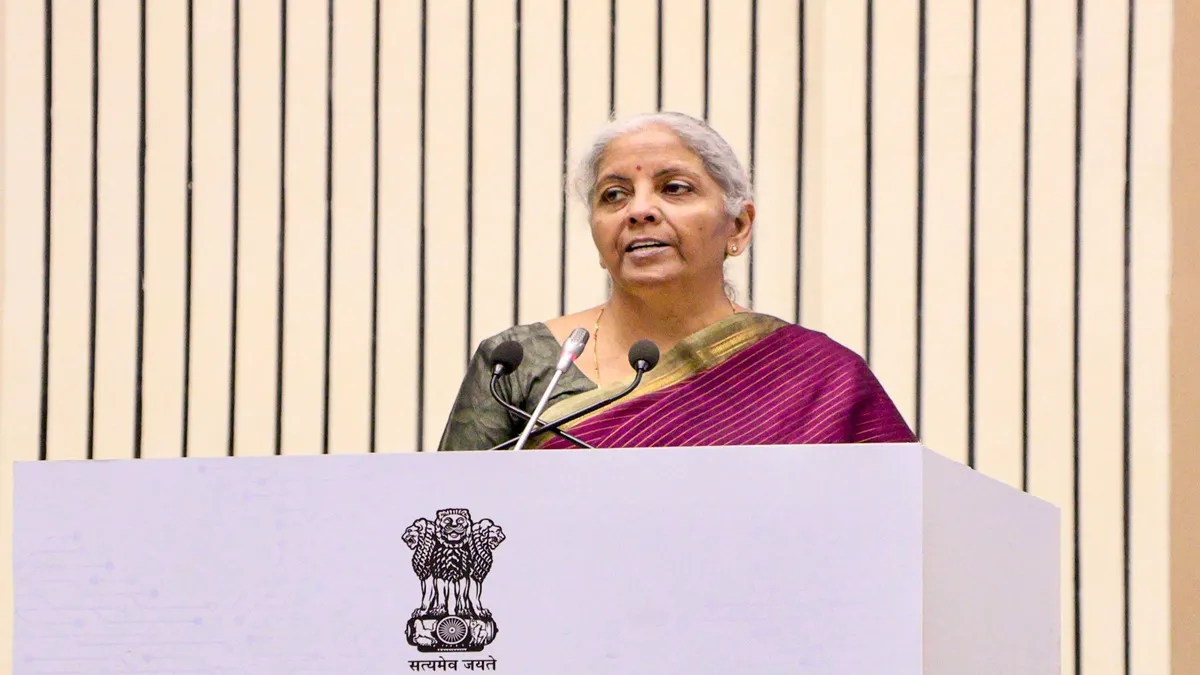 नई दिल्ली में बीते बुधवार को डिजिटल भुगतान पुरस्कार 2025 समारोह को संबोधित करती हुईं केंद्रीय वित्त - India TV Paisa