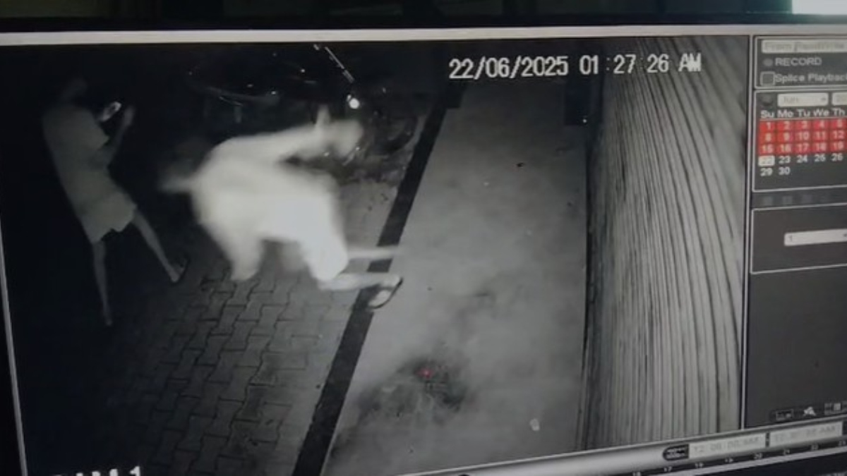 जेल से छूटे बदमाशों की हिमाकत, एयरपोर्ट के पास की आगजनी; CCTV फुटेज आया सामने