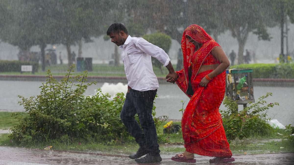 MP-राजस्थान समेत इन राज्यों में मूसलाधार बारिश का अलर्ट, जानें आज देशभर में कैसा रहेगा मौसम