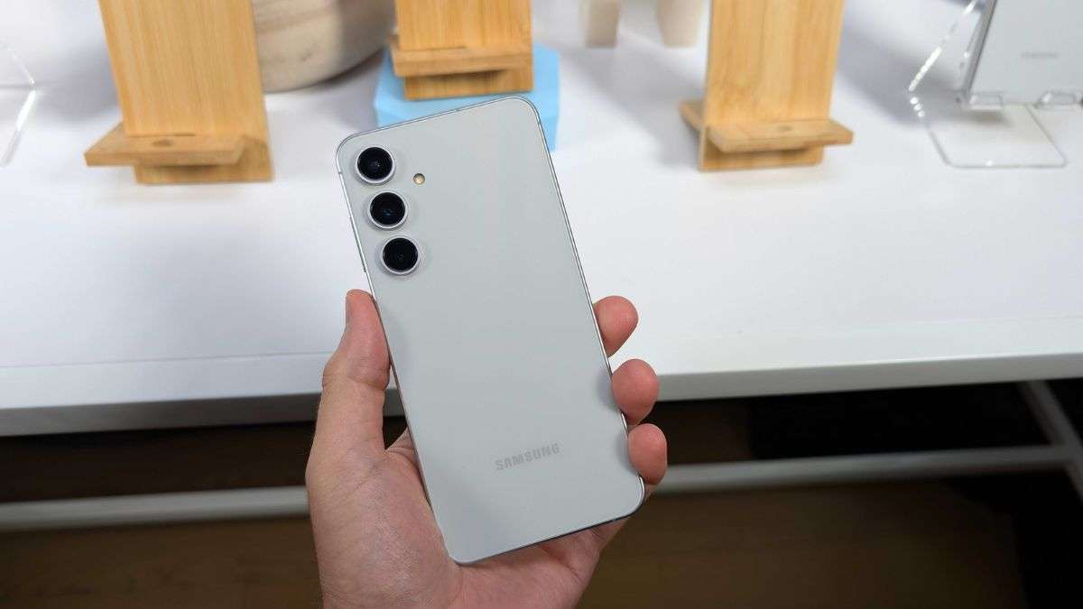 Samsung Galaxy S25 FE की फोटो लॉन्च से पहले आई सामने, इसमें मिलेंगे धांसू फीचर्स