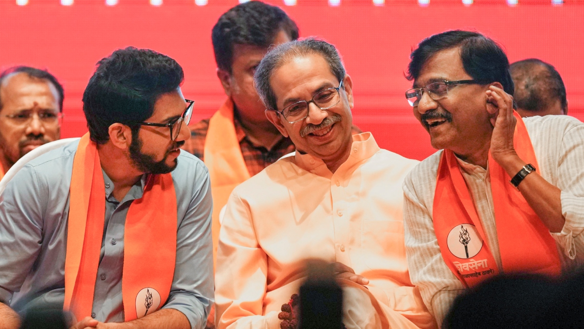 उद्धव ठाकरे ने भाजपा और शिंदे की शिवसेना पर किया हमला, बोले- ‘उन्हें अपने लिए नेता चुराने पड़ रहे हैं’