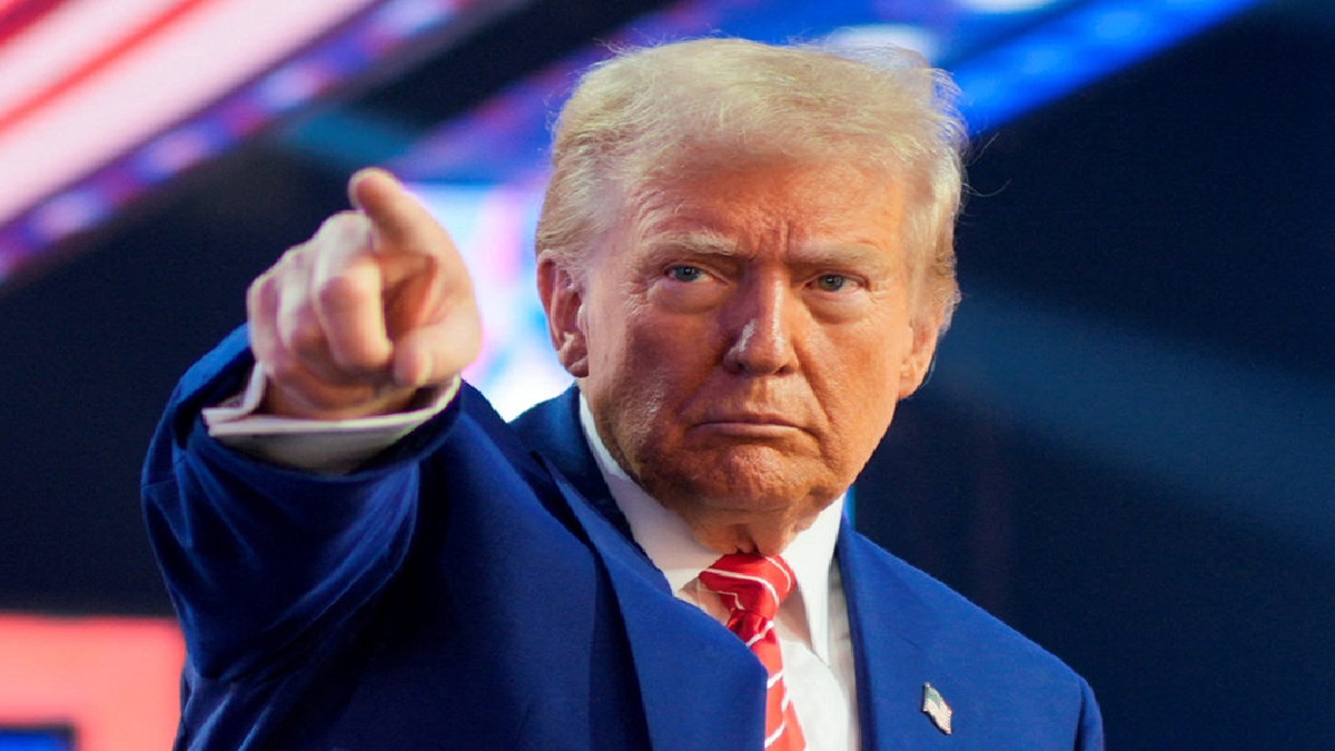 अमेरिका के लॉस एंजिल्स में हिंसा को लेकर भड़के ट्रंप, कहा ‘मास्क पहने लोगों को गिरफ्तार करो’ अमेरिका के लॉस एंजिल्स में हिंसा को लेकर भड़के ट्रंप, कहा ‘मास्क पहने लोगों को गिरफ्तार करो’