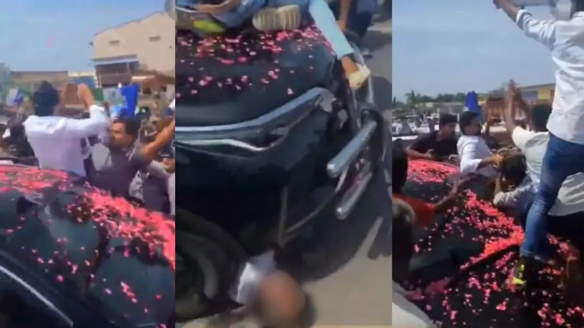 जगन मोहन रेड्डी की कार के नीचे आया शख्स, ऊपर हाथ हिलाते दिखे पूर्व CM; सामने आया VIDEO पूर्व सीएम जगन मोहन रेड्डी की कार के नीचे आया शख्स।- India TV Hindi