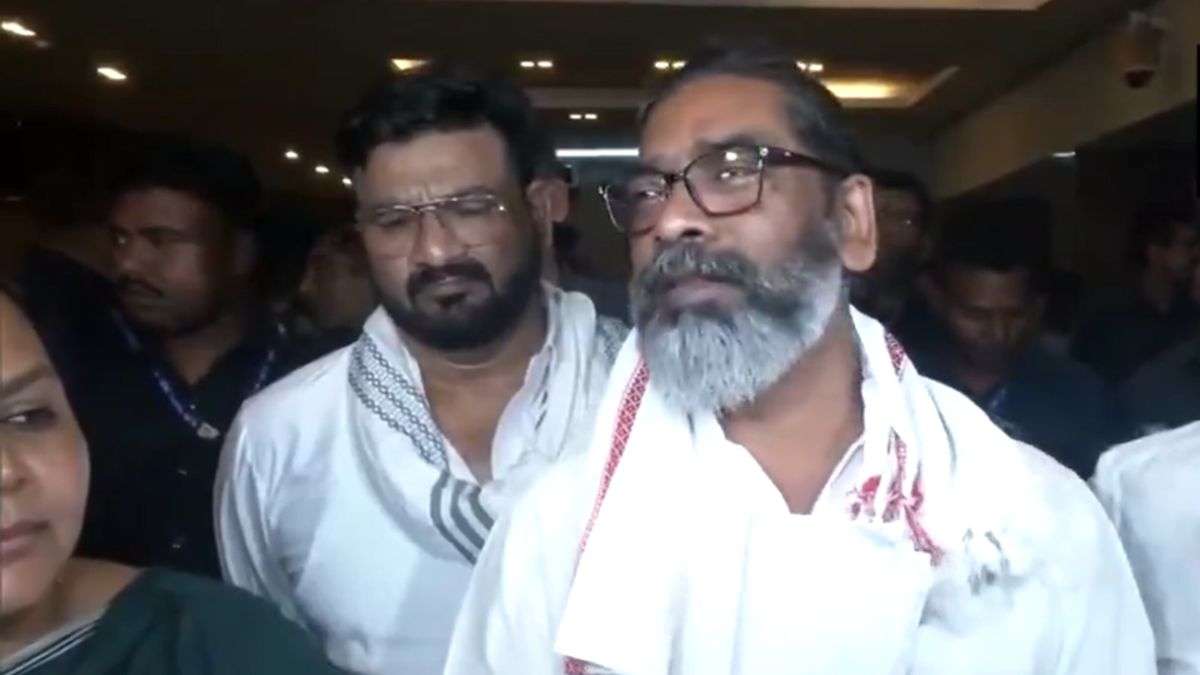 झारखंड में बारिश ने मचाई तबाही, CM सोरेन ने अधिकारियों से मांगी नुकसान की रिपोर्ट; दिए निर्देश झारखंड में बारिश ने मचाई तबाही, CM सोरेन ने अधिकारियों से मांगी नुकसान की रिपोर्ट; दिए निर्देश