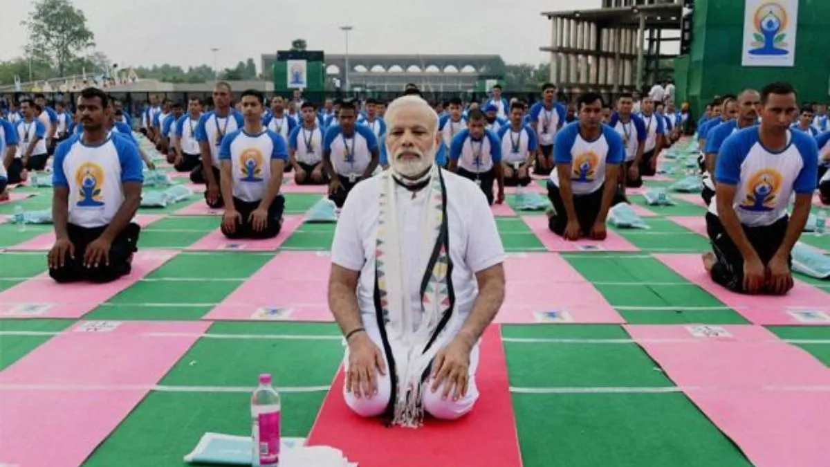 अंतरराष्ट्रीय योग दिवस: पीएम मोदी विशाखापट्टनम में करेंगे योग, तीन लाख से ज्यादा लोग होंगे शामिल, बनेगा वर्ल्ड रिकॉर्ड pm modi- India TV Hindi