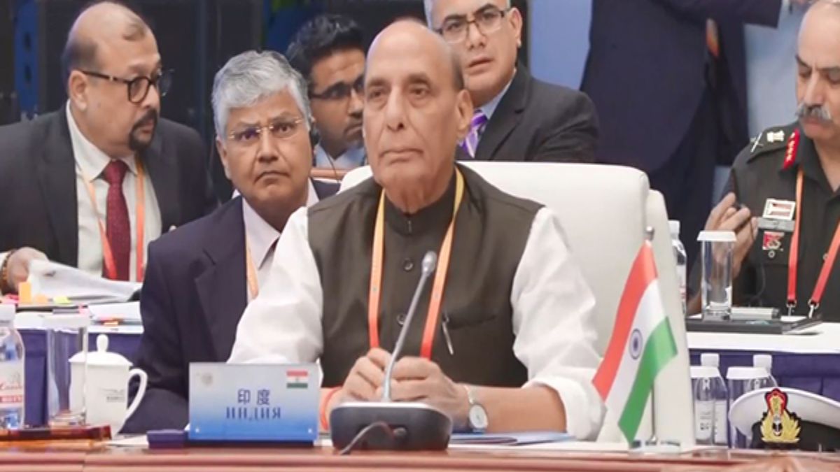 ‘आतंकवाद के केंद्र अब सुरक्षित नहीं’, SCO समिट में राजनाथ सिंह ने ‘ऑपरेशन सिंदूर’ का किया जिक्र