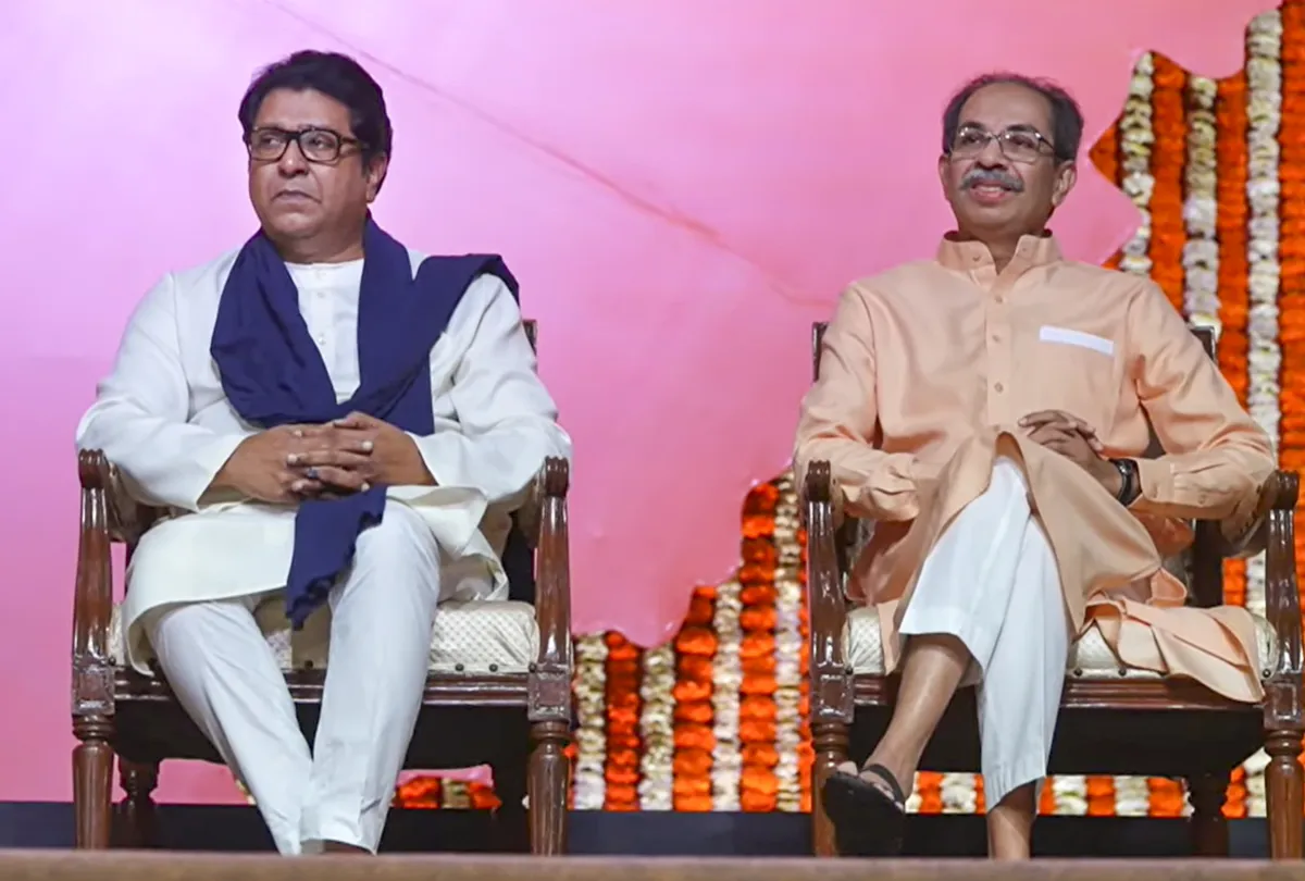 20 साल बाद एक ही मंच पर आए उद्धव और राज ठाकरे, शिवसेना UBT प्रमुख बोले- 'दूरियां खत्म, साथ रहने के लिए साथ आए हैं' Uddhav And Raj Thackeray- India TV Hindi