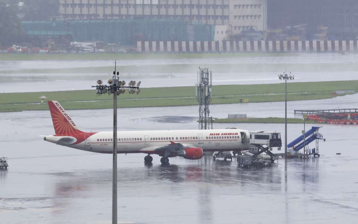 Air India: दिल्ली से लंदन जा रहा एयर इंडिया का विमान वापस लौटा, सामने आई ये वजह