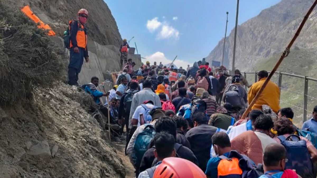 अमरनाथ यात्रा के दौरान हुआ लैंडस्लाइड, एक महिला तीर्थयात्री की मौत, यात्रा एक दिन के लिए रोकी गई