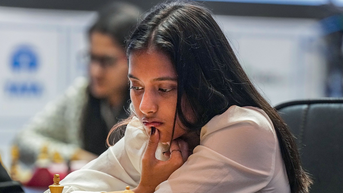FIDE Women Chess World Cup: दिव्या देशमुख ने जीता खिताब, कोनेरू हम्पी को दी शिकस्त