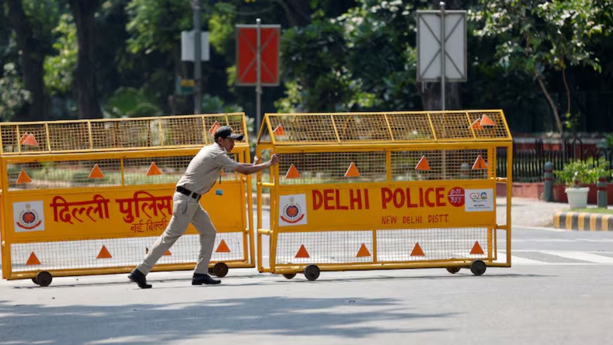 दिल्ली: छतरपुर इलाके में एक फार्म हाउस के सेप्टिक टैंक से बरामद हुआ शव, पोस्टमार्टम के लिए भेजा गया