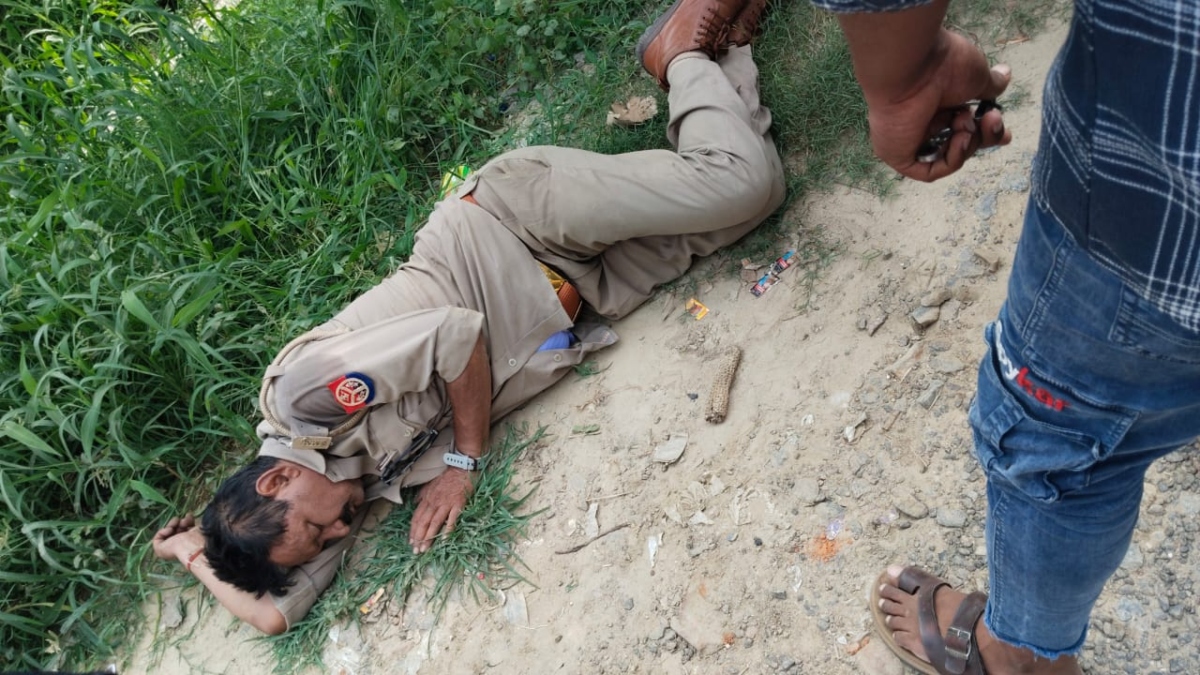 फतेहपुर: नशे में धुत दरोगा का वीडियो वायरल, कहा- ‘DIG मेरा क्या कर लेगा, बस ट्रांसफर और क्या’
