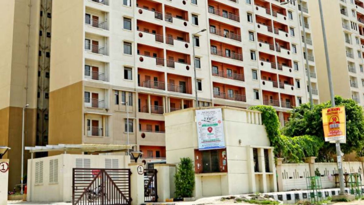 DDA Scheme: दिल्ली में सिर्फ 10 लाख रुपये में घर खरीदने का मौका, सिर्फ इन लोगों को ही मिलेगा फायदा