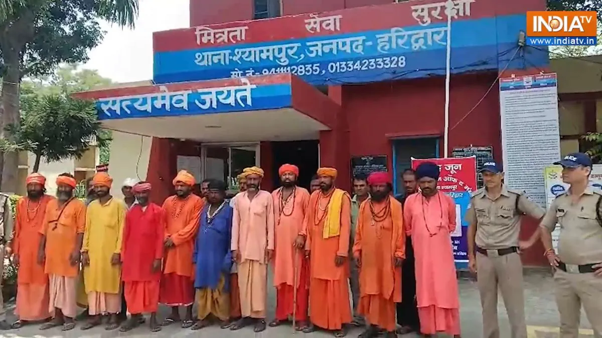 'ऑपरेशन कालनेमि' के तहत फर्जी साधुओं पर शिकंजा, पकड़े गए आरोपियों में कई मुसलमान भी शामिल Operation Kalnemi, fake sadhus arrested, Kanwar Yatra 2025- India TV Hindi