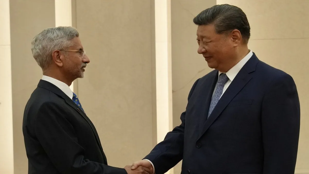 S Jaishankar (L) met Chinese President Xi Jinping (R)- India TV Hindi