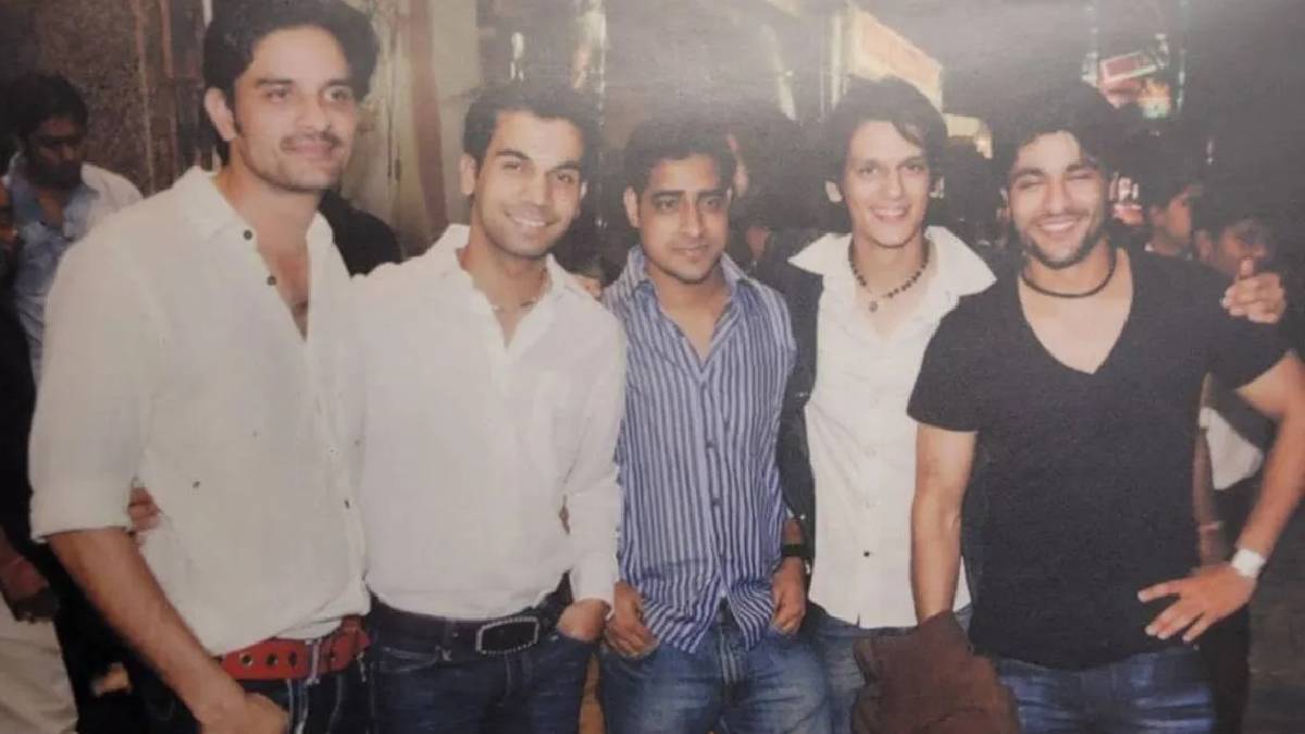 एक फोटो और चार स्टार, कोई बॉलीवुड तो कोई ओटीटी पर कर रहा है राज, सालों पुराना है कनेक्शन