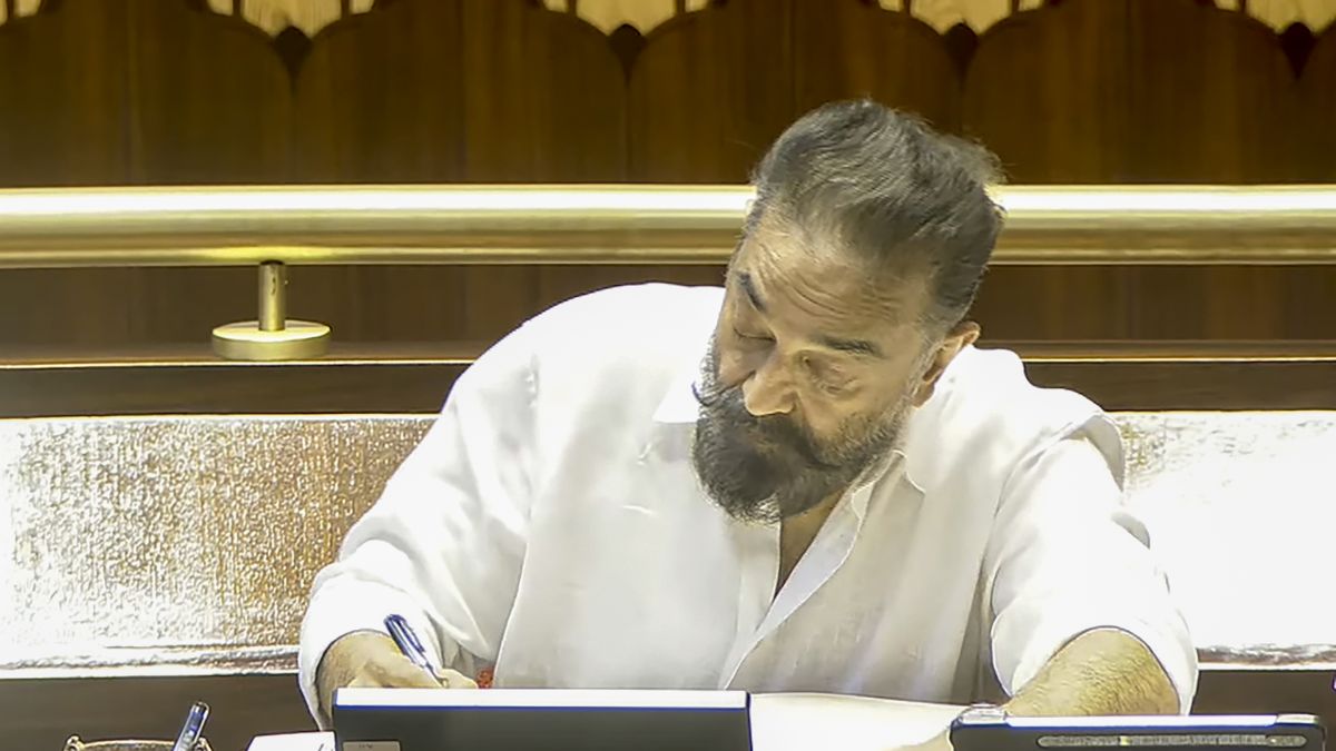 कमल हासन ने राज्यसभा सांसद के तौर पर ली शपथ, DMK के साथ शुरू किया सियासी सफर