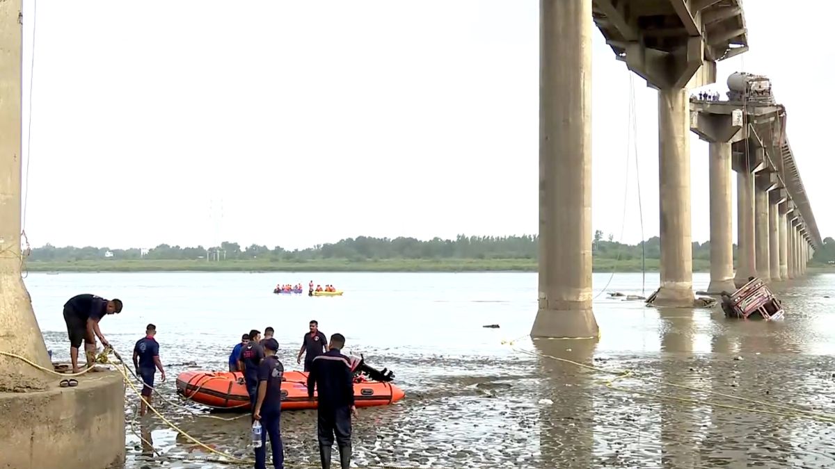 वडोदराः महिसागर नदी पर बने पुल के ढहने के मामले में सीएम पटेल का बड़ा एक्शन, चार इंजीनियर सस्पेंड