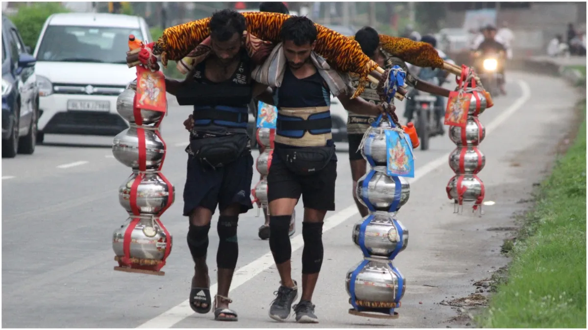 Muzaffarnagar a Kanwariya beat up a motorcyclist police resolved the matter- India TV Hindi