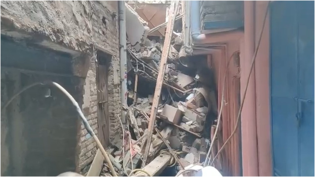 दिल्ली में फिर ढही चार मंजिला इमारत, कुछ लोगों के फंसे होने की आशंका, रेस्क्यू ऑपरेशन जारी