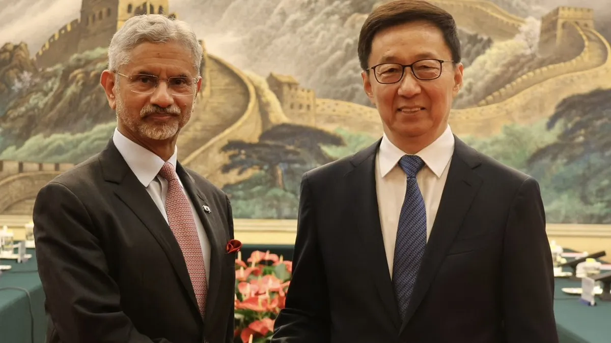 S Jaishankar China Visit: जयशंकर ने चीन के उपराष्ट्रपति हान झेंग से की मुलाकात, कैलाश मानसरोवर यात्रा का किया जिक्र S Jaishankar (L) Han Zheng (R) - India TV Hindi