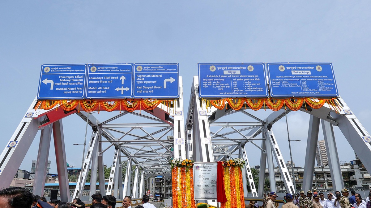 Mumbai News: मुंबई में कार्नेक ब्रिज का हुआ उद्घाटन, अब कहलाएगा ‘सिंदूर ब्रिज’, जानें पूरी डिटेल