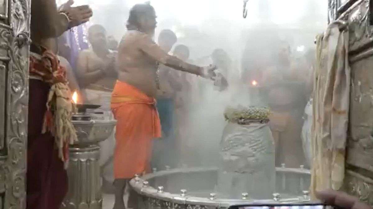VIDEO: सावन का पहला सोमवार आज, देशभर में मंदिरों में उमड़ा श्रद्धालुओं का तांता