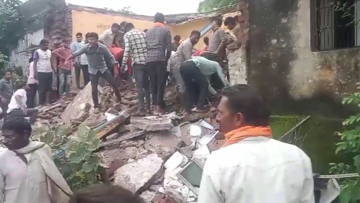झालावाड़ में बड़ा हादसा, स्कूल की छत गिरने से 3 बच्चों की मौत, कई छात्र दबे; रेस्क्यू जारी झालावाड़ में बड़ा हादसा, स्कूल की छत गिरने से 3 बच्चों की मौत, कई छात्र दबे; रेस्क्यू जारी
