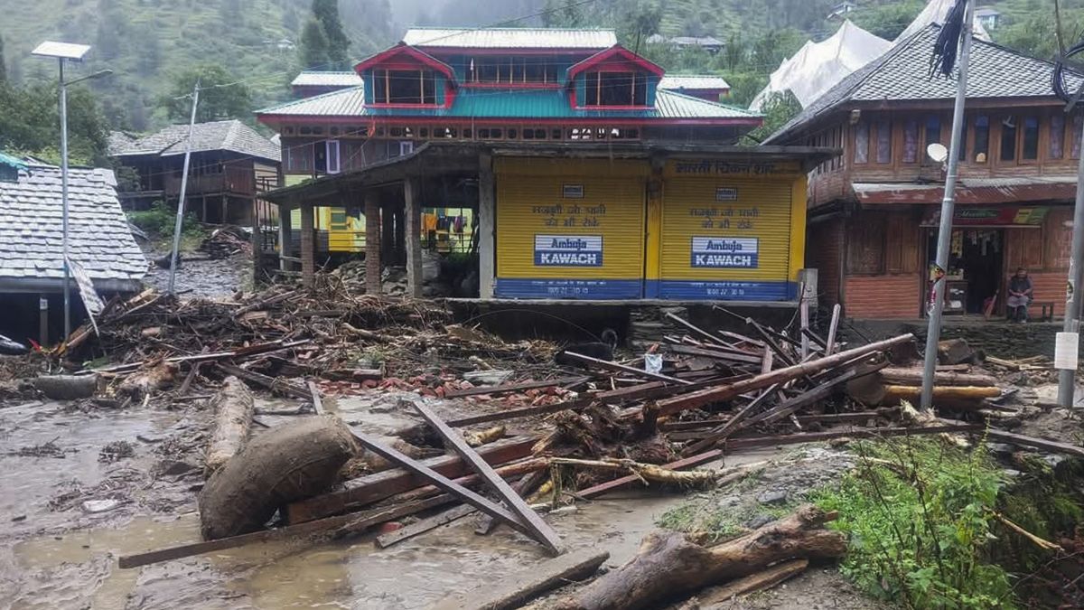 पिता का शव मलबे में मिला, मां और दादी को सैलाब बहा ले गया, 10 महीने की निकिता रह गई अकेली, अब कहां जाएगी?