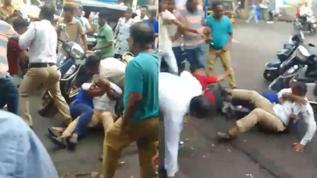 ट्रैफिक पुलिसकर्मी के साथ मारपीट करते पिता-पुत्र- India TV Hindi