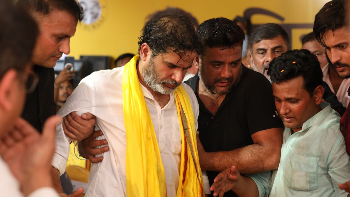 आरा में बिहार बदलाव सभा के दौरान प्रशांत किशोर को लगी चोट, इलाज के लिए पटना रवाना