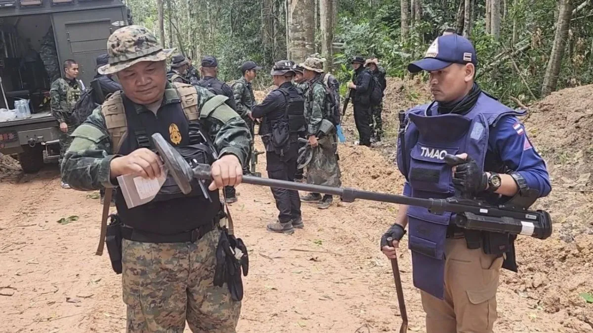 Thailand Cambodia Conflict: हिंदू मंदिर के लिए क्यों भिड़े दो एशियाई देश? एक दूसरे पर बरसा रहे बम और तोपगोले; 14 लोगों की मौत बॉर्डर पर थाईलैंड आर्मी की सैन्य गतिविधियां- India TV Hindi