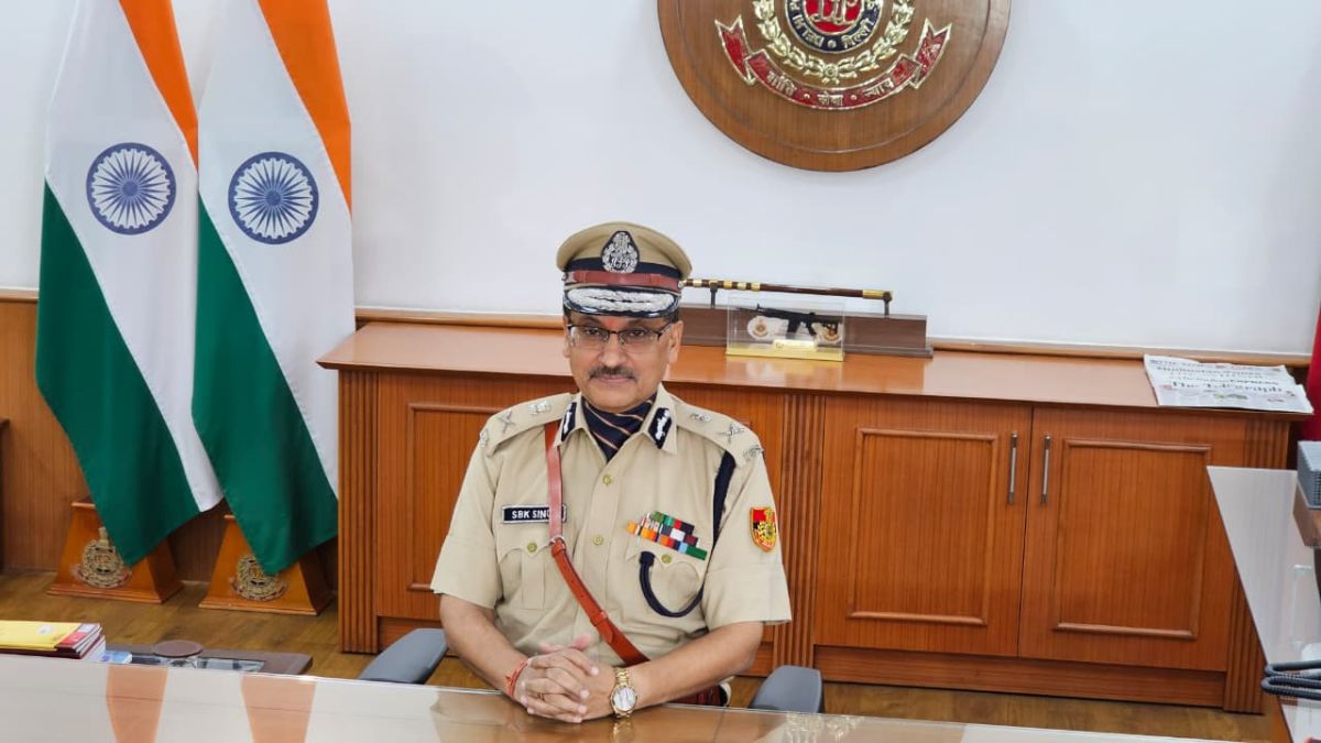 एसबीके सिंह ने दिल्ली पुलिस कमिश्नर का कार्यभार संभाला, कौन हैं वो? जानिए -  India TV Hindi