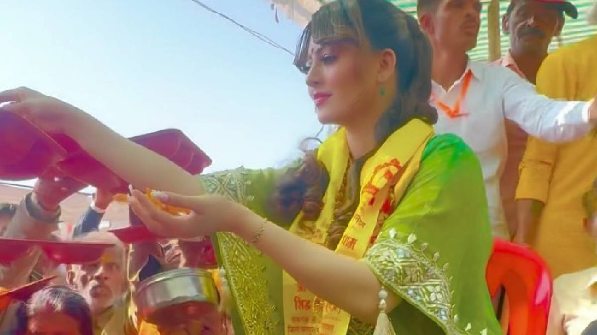 खुद को शाकाहारी कहने वाली एक्ट्रेस, सावन में खाया चिकन, वीडियो बनाकर अपनी भद पिटवा ली