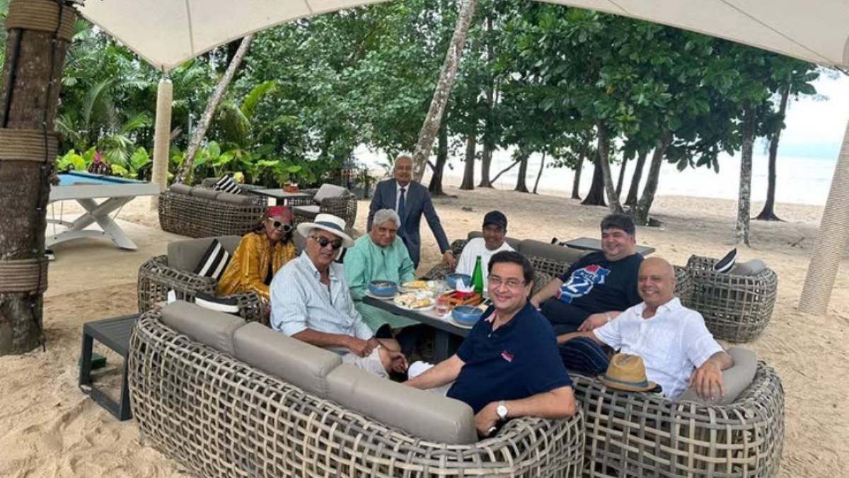 नशे में टुन्न बैठे थे राइटर, किताब पढ़ रही थी गर्लफ्रेंड