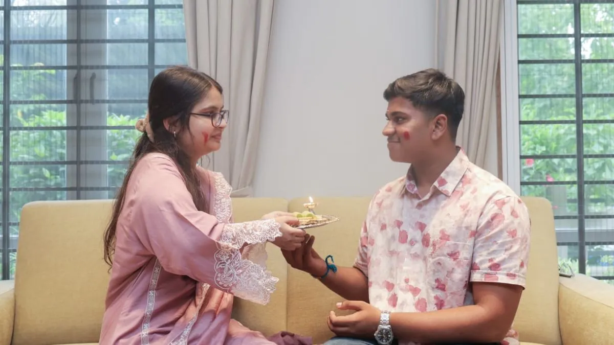 11 महीने पहले मर चुकी बहन के 'हाथों' ने बांधी भाई को राखी, जिसने भी देखा अनोखा रक्षाबंधन आंखों में आ गए आंसू अनमता अहमद ने रिया के...- India TV Hindi