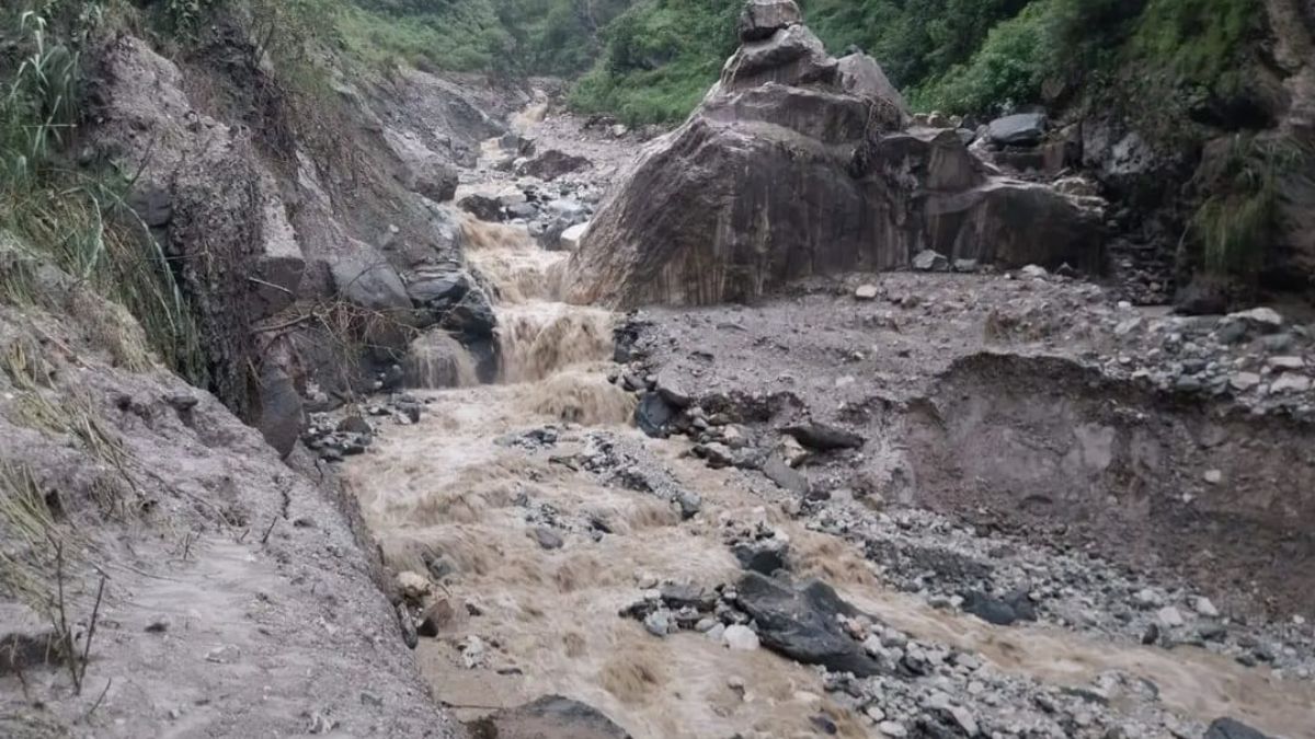 हिमाचलः शिमला के रामपुर में बादल फटने से अफरा-तफरी, पानी का तेज बहाव निचले इलाकों की ओर बढ़ा