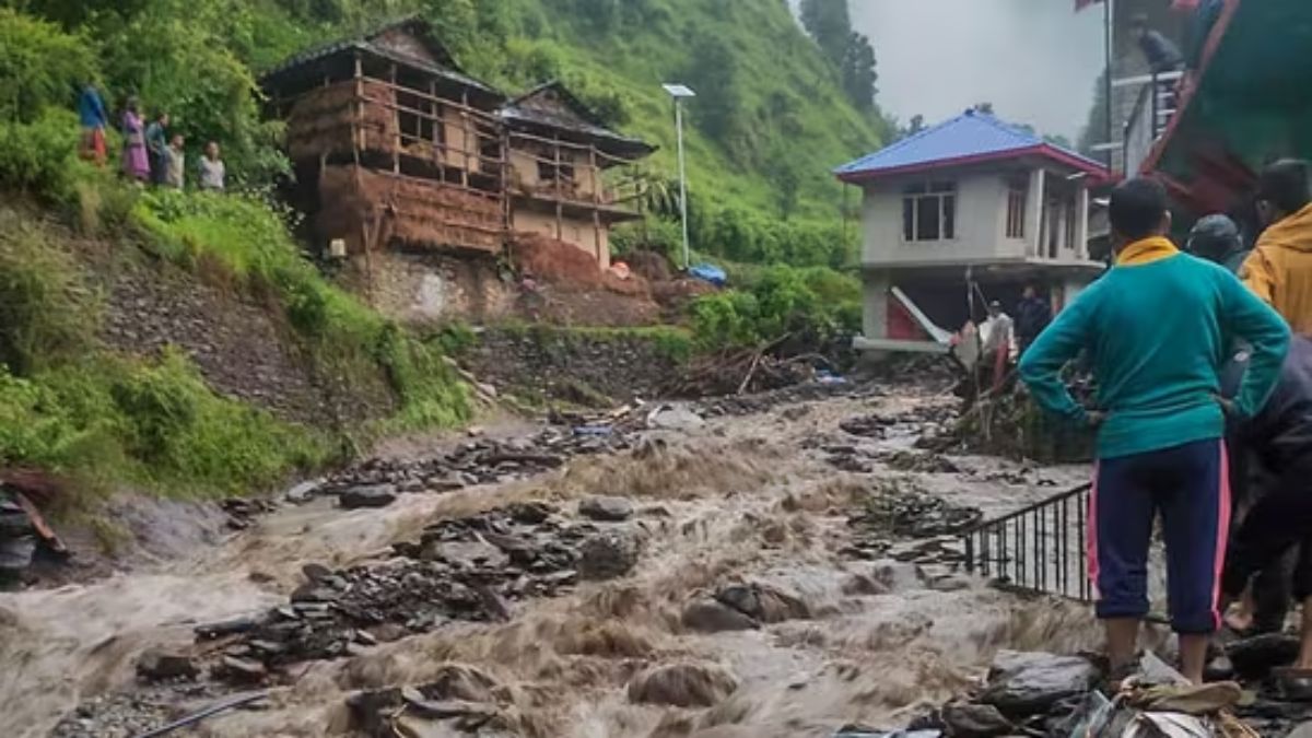 हिमाचल प्रदेश में बारिश ने मचाई तबाही, 400 सड़कें बंद; एक हफ्ते के लिए अलर्ट जारी