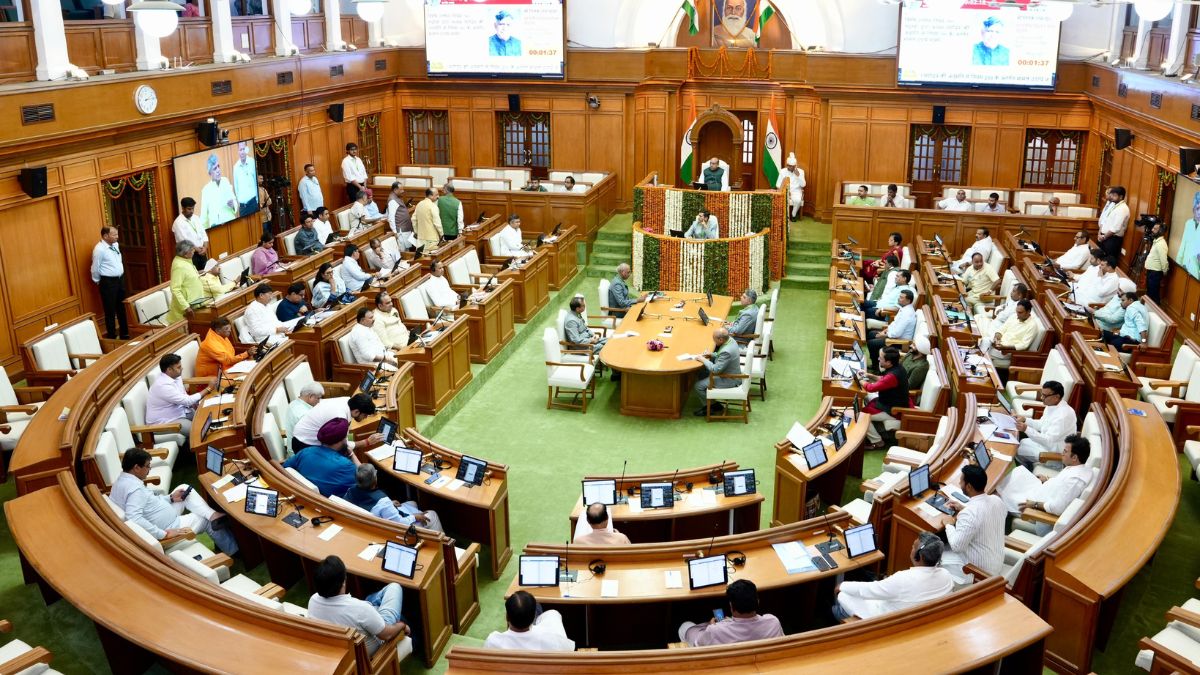 दिल्ली विधानसभा में फीस नियंत्रण बिल पास, AAP के सभी 8 संशोधन खारिज, पढ़ें पूरी खबर
