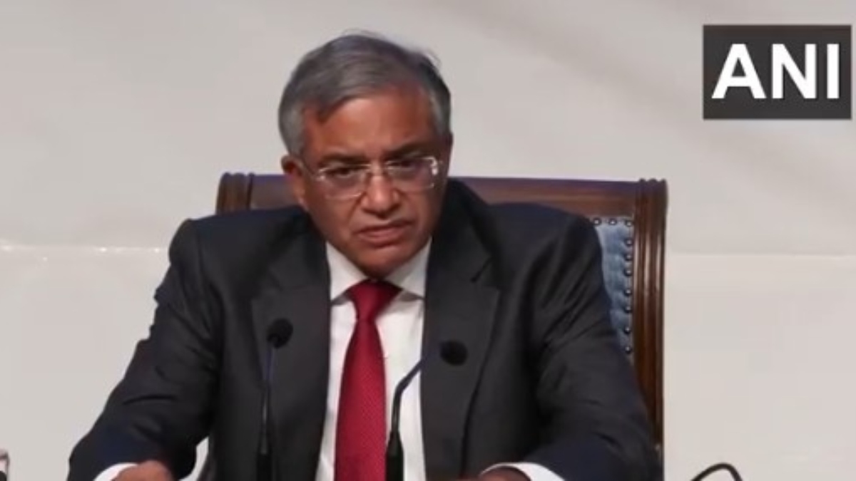 राहुल गांधी के आरोपों पर EC ने उठाए सवाल, “क्या हमें किसी की मां, बहू-बेटी के CCTV वीडियो शेयर करने चाहिए?”
